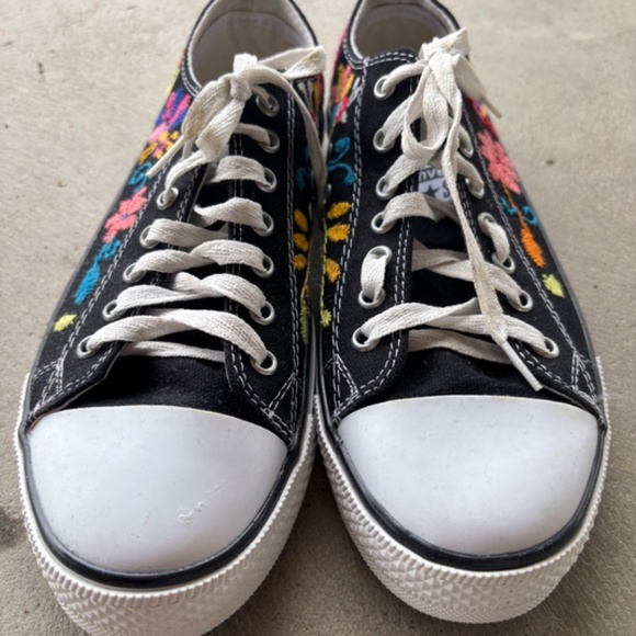 Mexican Embroidered Converse Size 8.5 Never Worn - Picture 2 of 8